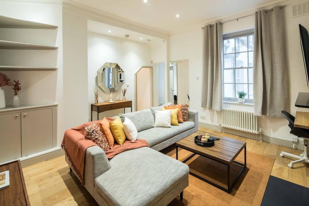 Superb Retreat Central Next Tube Apartment London Exterior photo