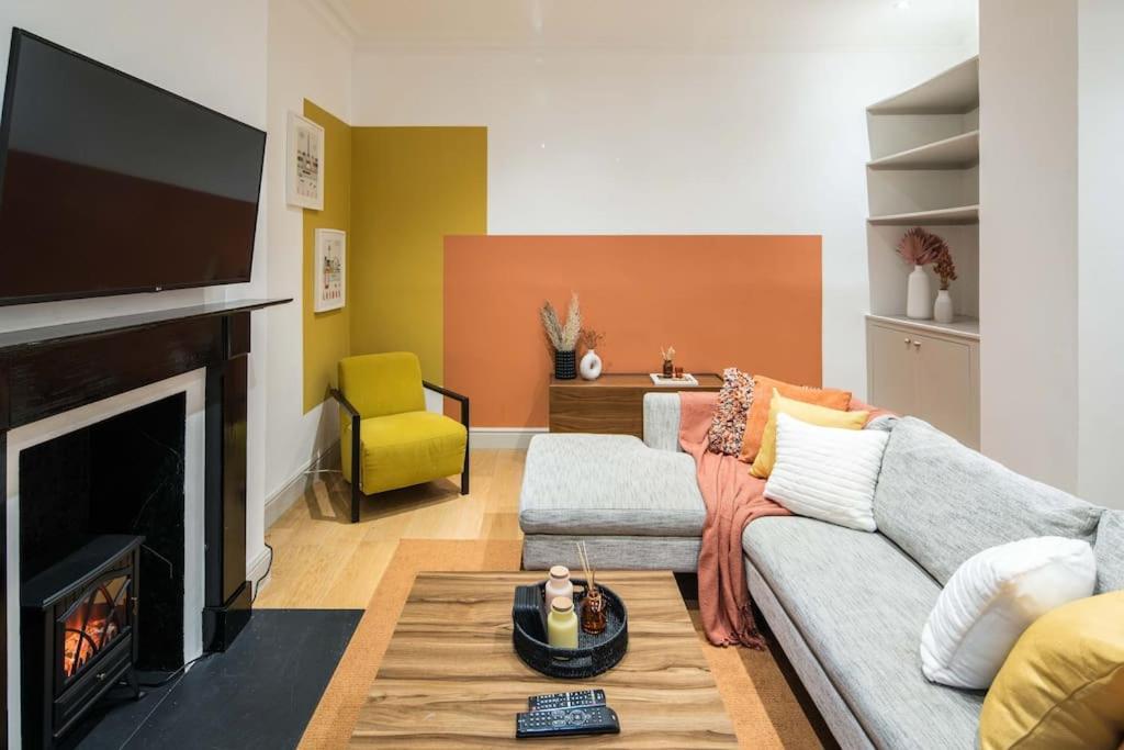 Superb Retreat Central Next Tube Apartment London Exterior photo